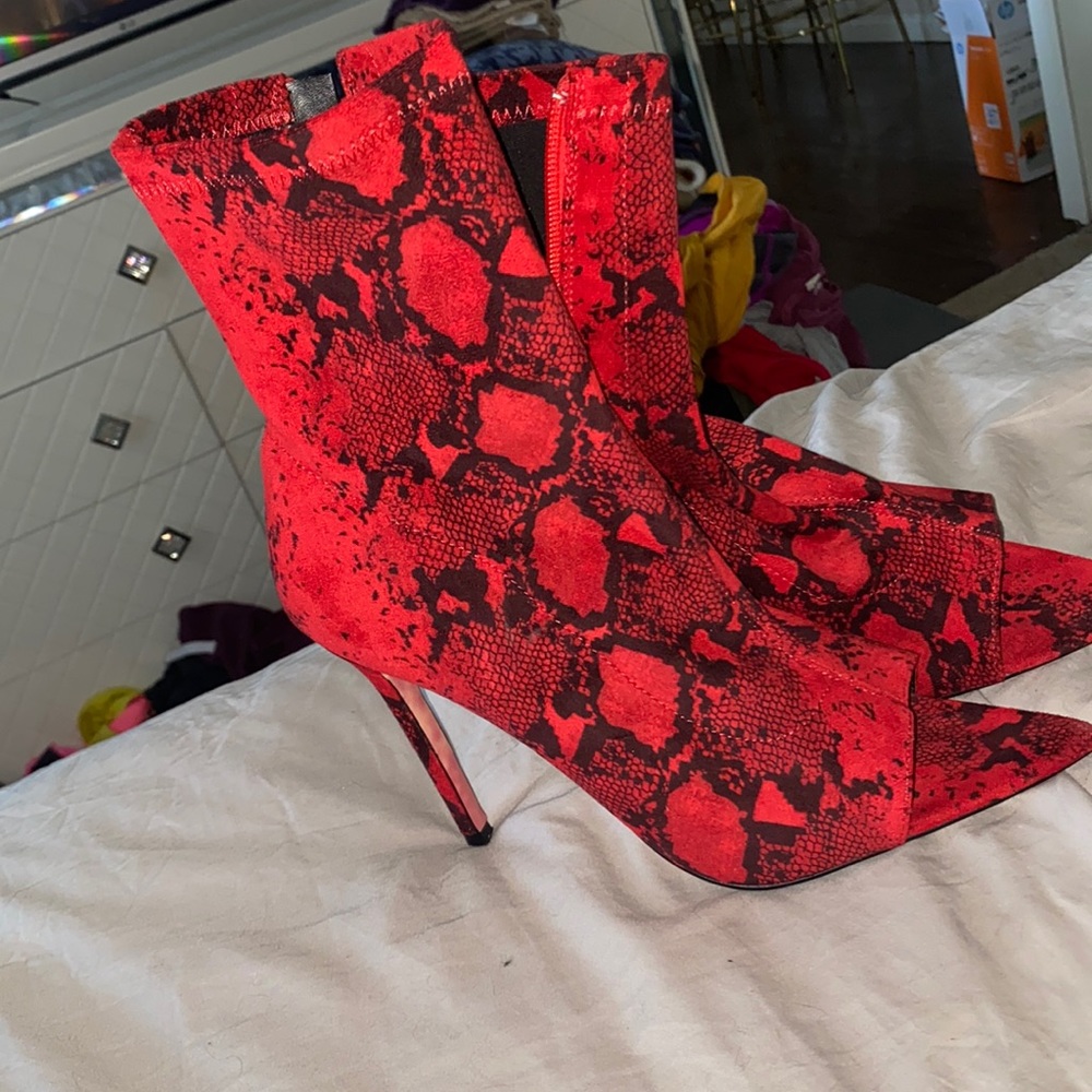 FashionNova booties red/black snakeskin look Size 10! Worn once